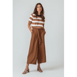 Calças, modelo feminino