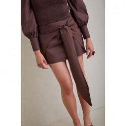 Solana model knot skirt