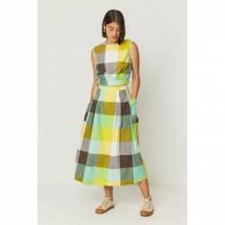 Irama-gots model wide skirt