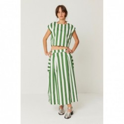 Irama-gots model wide skirt