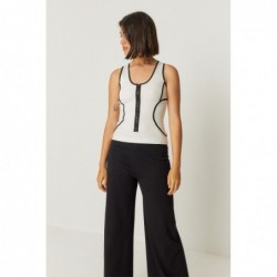 Irane model sleeveless T-shirt