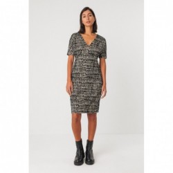 Vestido justo acima do...