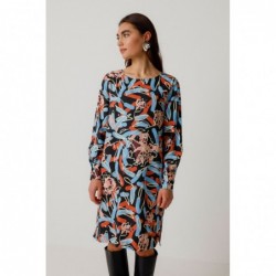 Vestido reto acima do...