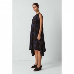 Robe sans manches arrivant...