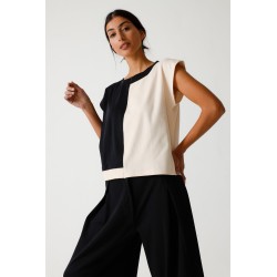 Short-sleeved, round-neck...