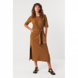 Vestido midi ceñido con...